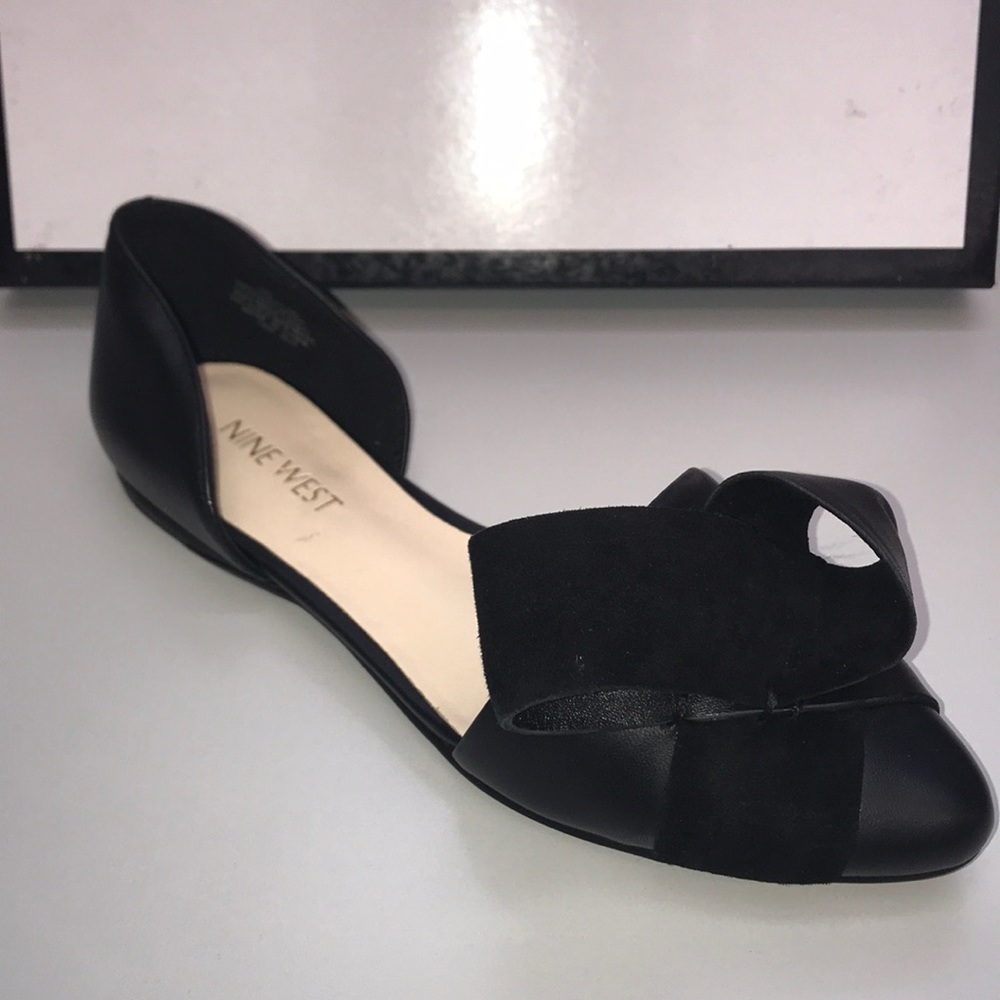 Black Nine West Size 5 Flats with Bow